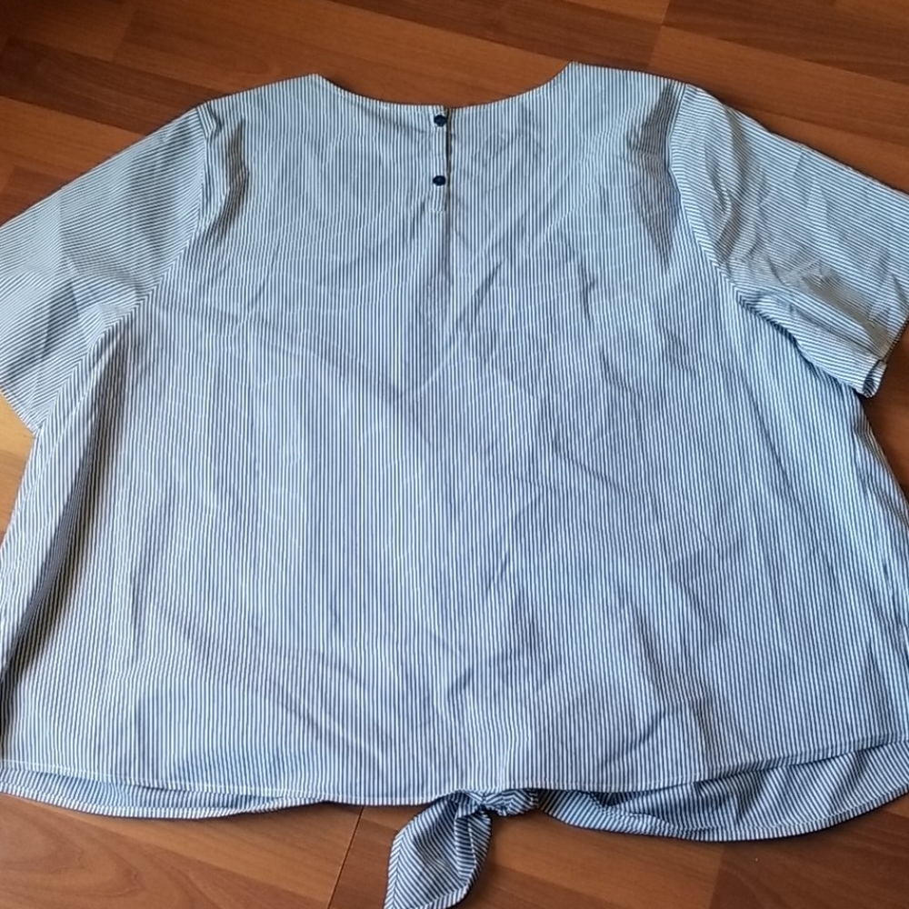 Embroidered top - Picture 4 of 7